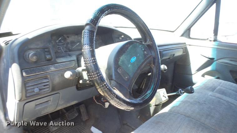 image for item DE2617 1993 Ford F250 flatbed pickup truck