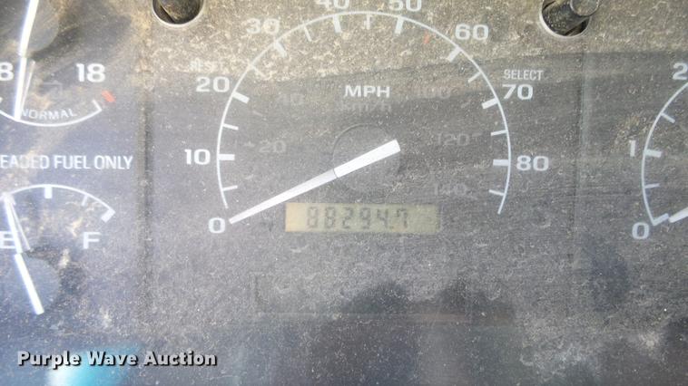 image for item DE2617 1993 Ford F250 flatbed pickup truck