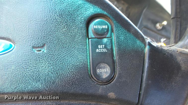 image for item DE2617 1993 Ford F250 flatbed pickup truck