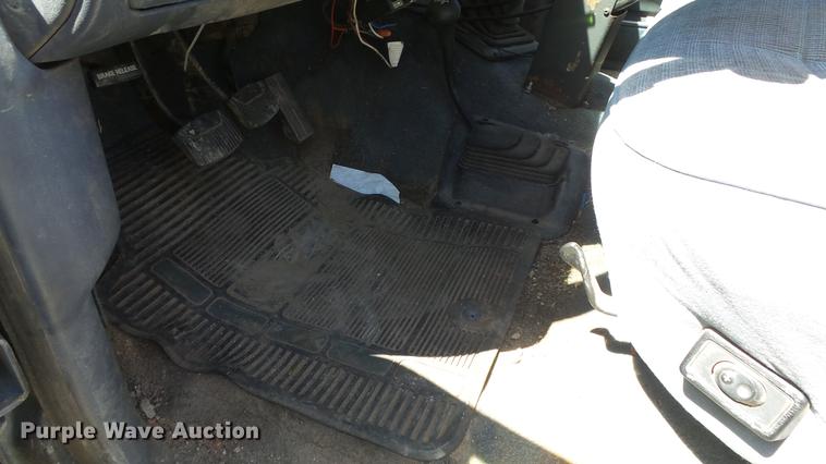 image for item DE2617 1993 Ford F250 flatbed pickup truck