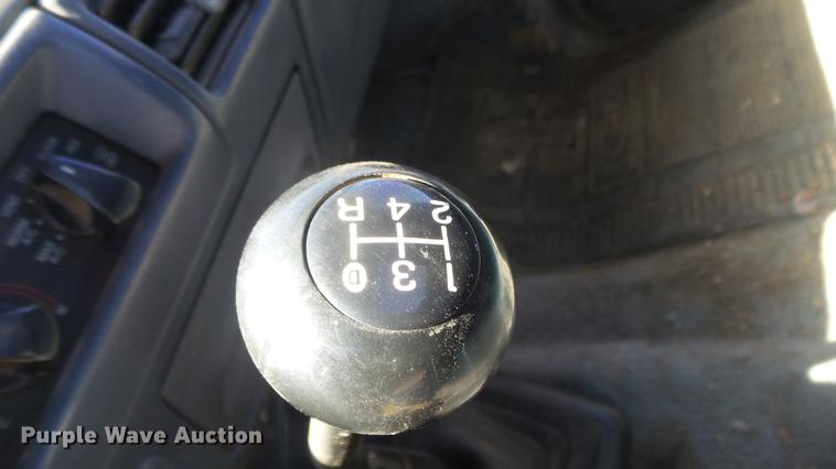 image for item DE2617 1993 Ford F250 flatbed pickup truck