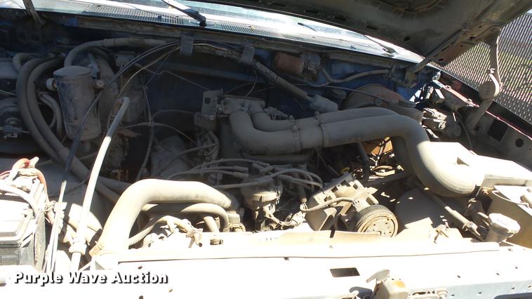 image for item DE2617 1993 Ford F250 flatbed pickup truck