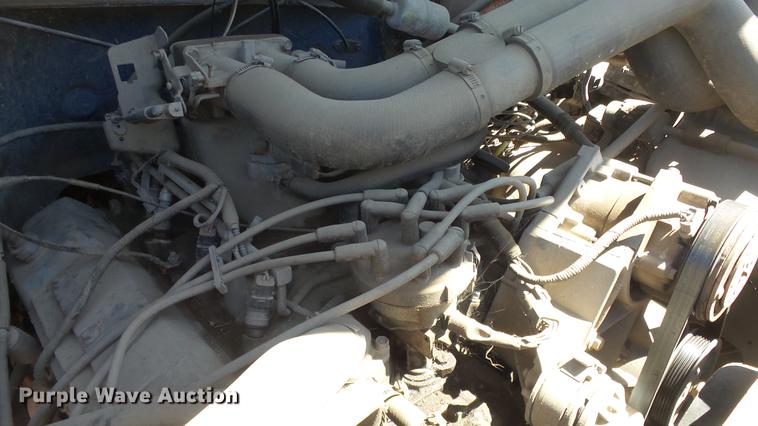 image for item DE2617 1993 Ford F250 flatbed pickup truck