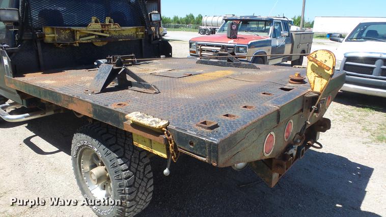 image for item DE2617 1993 Ford F250 flatbed pickup truck