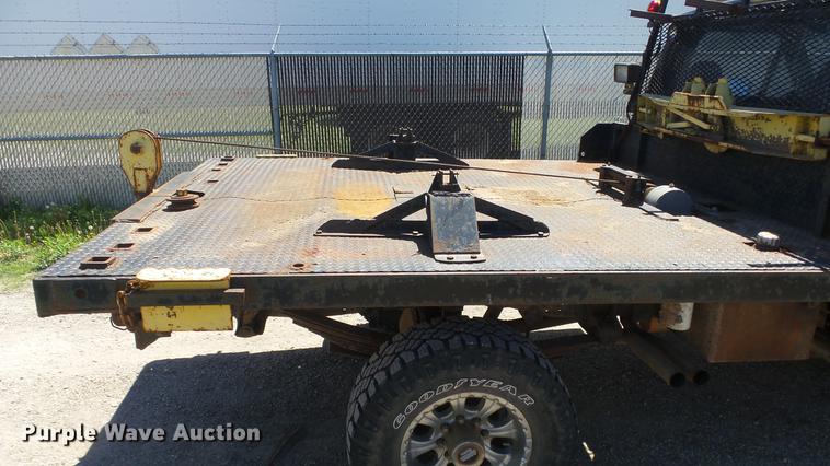 image for item DE2617 1993 Ford F250 flatbed pickup truck