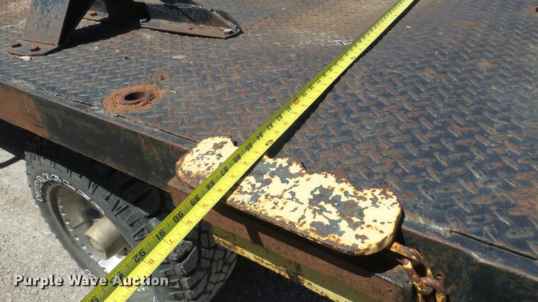 image for item DE2617 1993 Ford F250 flatbed pickup truck