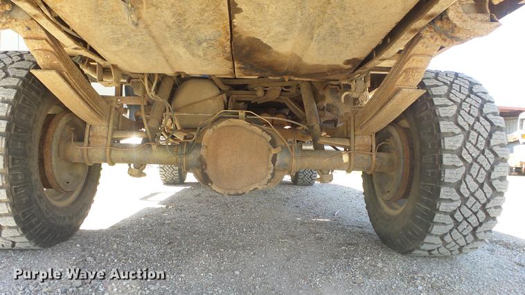 image for item DE2617 1993 Ford F250 flatbed pickup truck