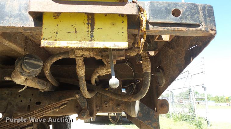 image for item DE2617 1993 Ford F250 flatbed pickup truck