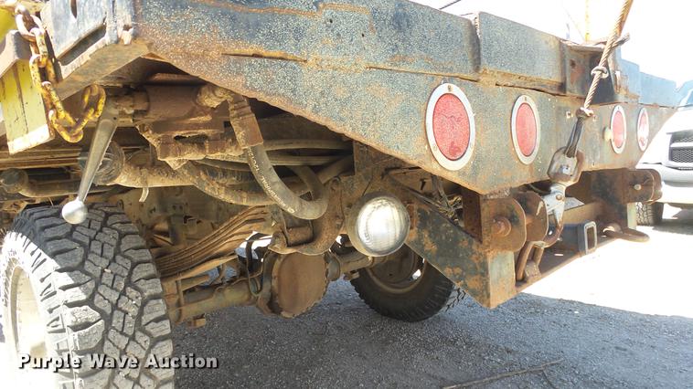 image for item DE2617 1993 Ford F250 flatbed pickup truck