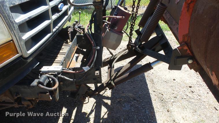 image for item DE2617 1993 Ford F250 flatbed pickup truck