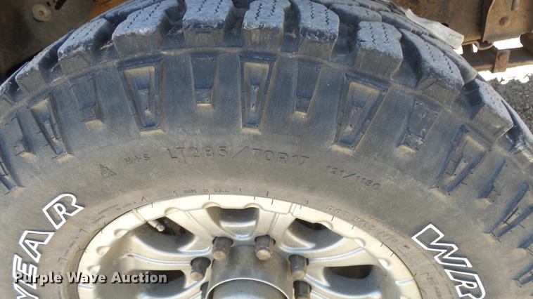 image for item DE2617 1993 Ford F250 flatbed pickup truck