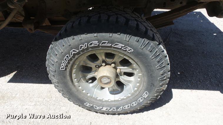 image for item DE2617 1993 Ford F250 flatbed pickup truck