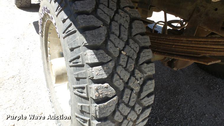 image for item DE2617 1993 Ford F250 flatbed pickup truck