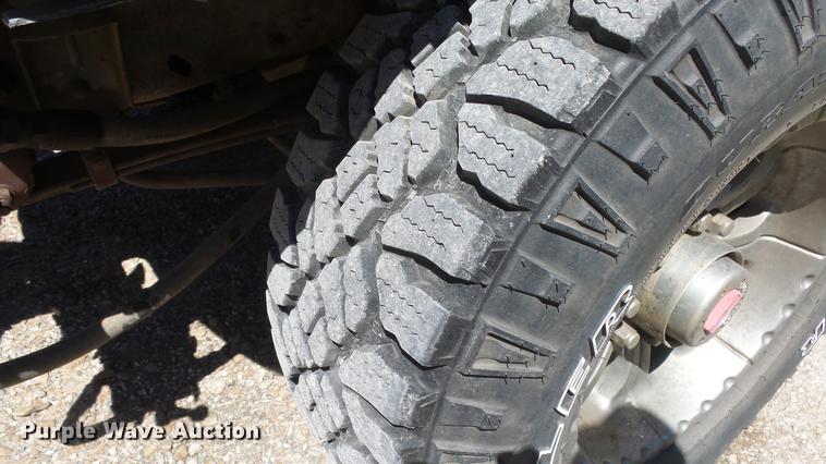 image for item DE2617 1993 Ford F250 flatbed pickup truck