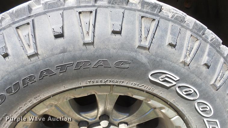 image for item DE2617 1993 Ford F250 flatbed pickup truck