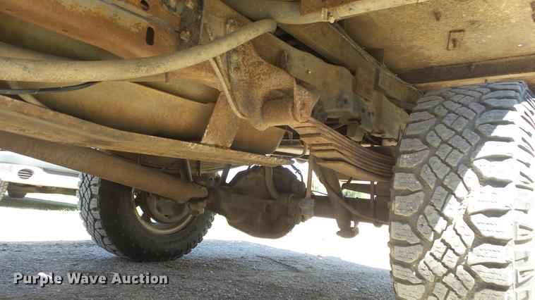 image for item DE2617 1993 Ford F250 flatbed pickup truck