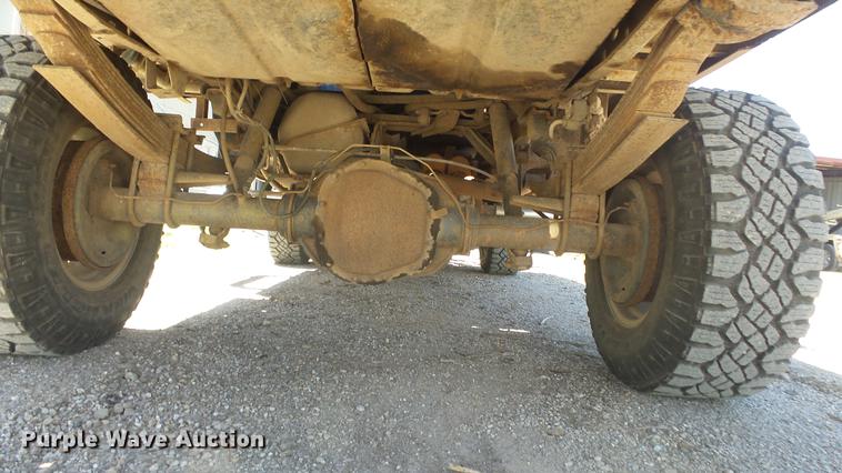 image for item DE2617 1993 Ford F250 flatbed pickup truck