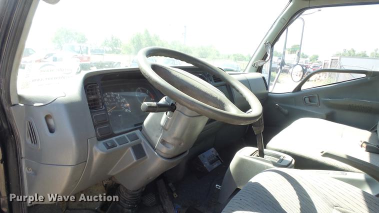 image for item DE2620 1999 Mitsubishi Fuso FH rollback truck