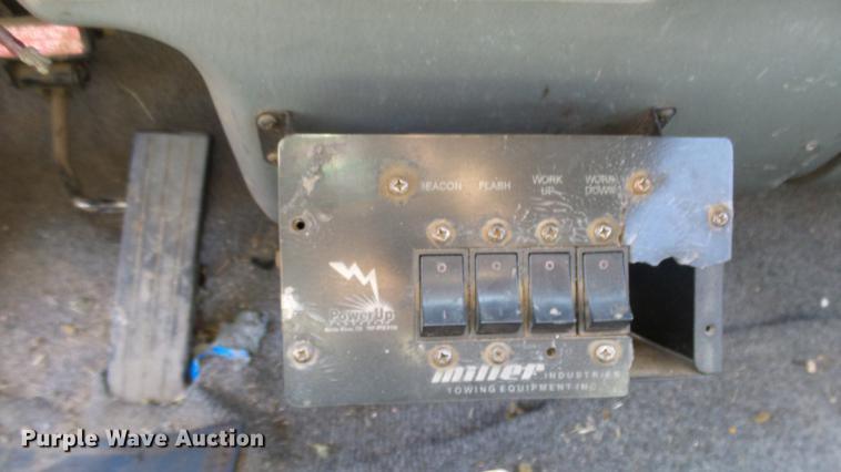 image for item DE2620 1999 Mitsubishi Fuso FH rollback truck