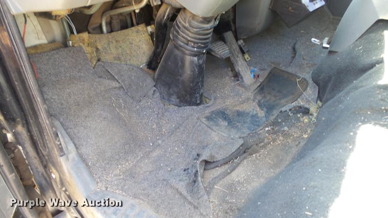 image for item DE2620 1999 Mitsubishi Fuso FH rollback truck