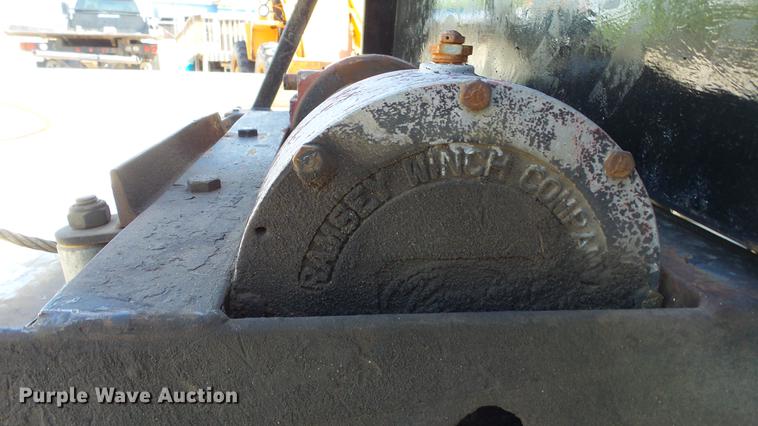 image for item DE2620 1999 Mitsubishi Fuso FH rollback truck