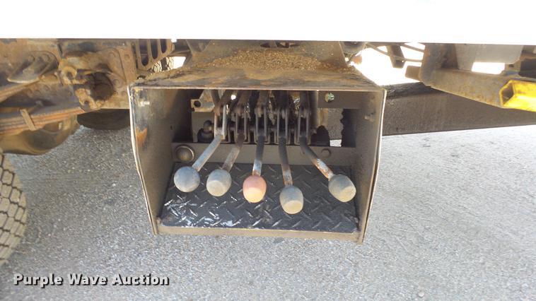 image for item DE2620 1999 Mitsubishi Fuso FH rollback truck