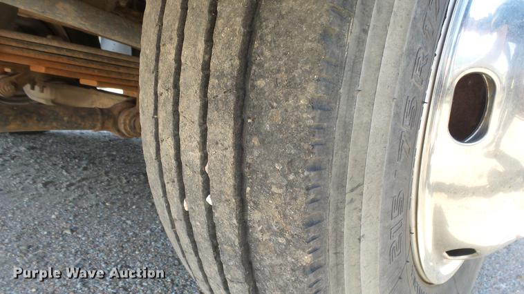 image for item DE2620 1999 Mitsubishi Fuso FH rollback truck