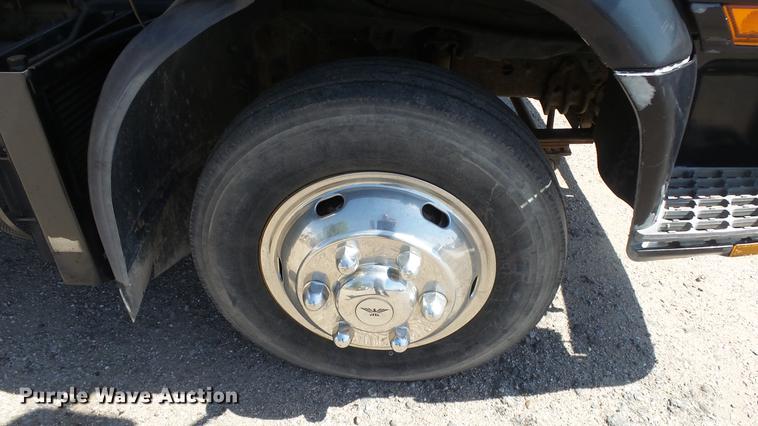 image for item DE2620 1999 Mitsubishi Fuso FH rollback truck