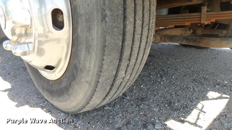 image for item DE2620 1999 Mitsubishi Fuso FH rollback truck