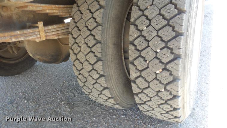 image for item DE2620 1999 Mitsubishi Fuso FH rollback truck