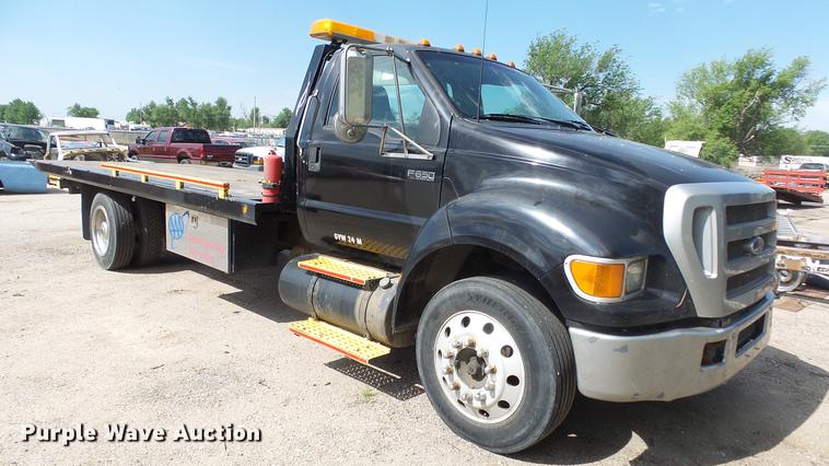 image for item DE2627 2004 Ford F650 Super Duty rollback truck
