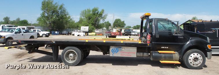 image for item DE2627 2004 Ford F650 Super Duty rollback truck