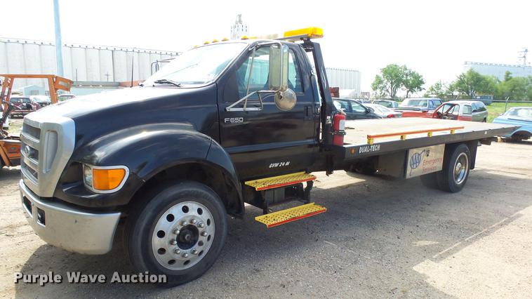 image for item DE2627 2004 Ford F650 Super Duty rollback truck