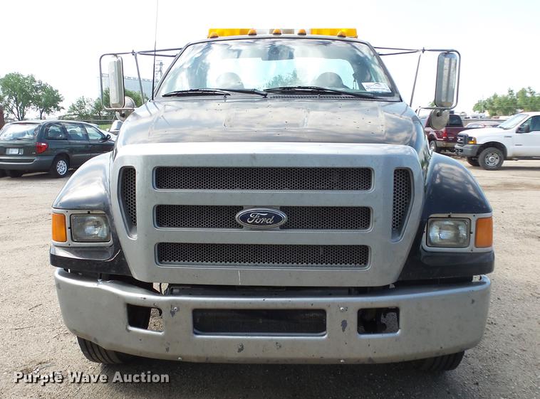 image for item DE2627 2004 Ford F650 Super Duty rollback truck