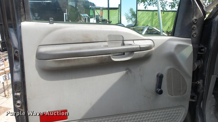 image for item DE2627 2004 Ford F650 Super Duty rollback truck