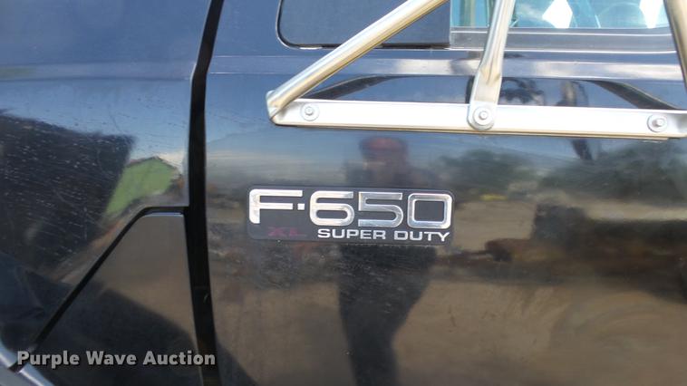 image for item DE2627 2004 Ford F650 Super Duty rollback truck