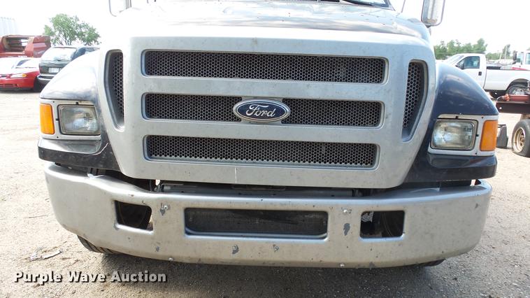 image for item DE2627 2004 Ford F650 Super Duty rollback truck