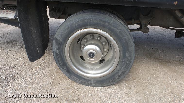 image for item DE2627 2004 Ford F650 Super Duty rollback truck