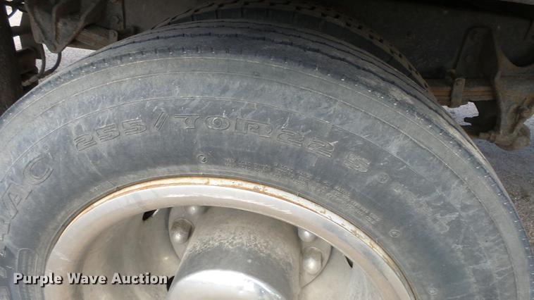 image for item DE2627 2004 Ford F650 Super Duty rollback truck