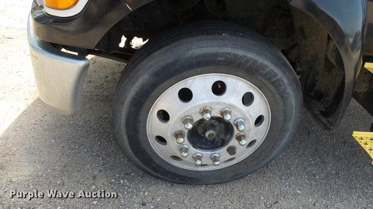 image for item DE2627 2004 Ford F650 Super Duty rollback truck