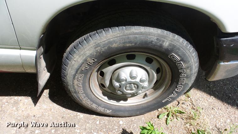 image for item DE2632 2007 Dodge Ram 2500 Quad Cab pickup truck