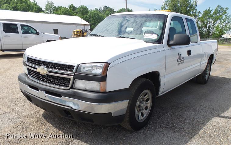 image for item DE3658 2006 Chevrolet Silverado 1500 Ext. Cab pickup truck