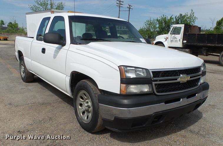 image for item DE3658 2006 Chevrolet Silverado 1500 Ext. Cab pickup truck