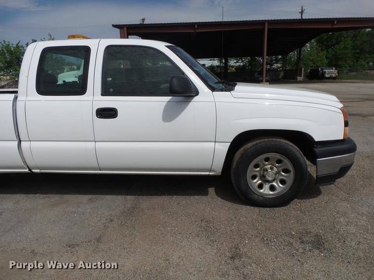 image for item DE3658 2006 Chevrolet Silverado 1500 Ext. Cab pickup truck
