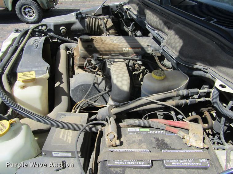 image for item DE6812 2003 Dodge Ram 2500 Quad Cab pickup truck