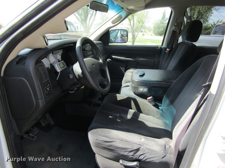 image for item DE6812 2003 Dodge Ram 2500 Quad Cab pickup truck