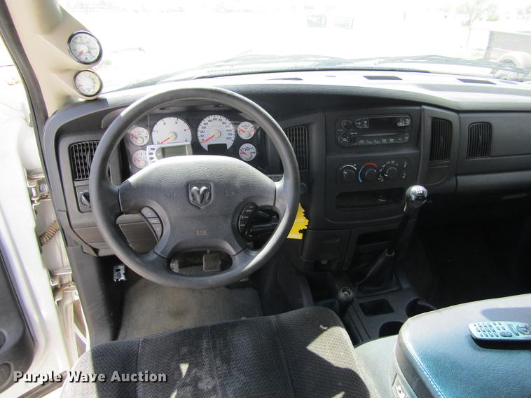 image for item DE6812 2003 Dodge Ram 2500 Quad Cab pickup truck