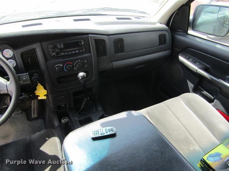 image for item DE6812 2003 Dodge Ram 2500 Quad Cab pickup truck