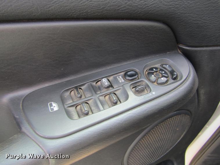 image for item DE6812 2003 Dodge Ram 2500 Quad Cab pickup truck