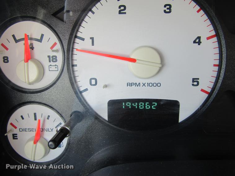 image for item DE6812 2003 Dodge Ram 2500 Quad Cab pickup truck